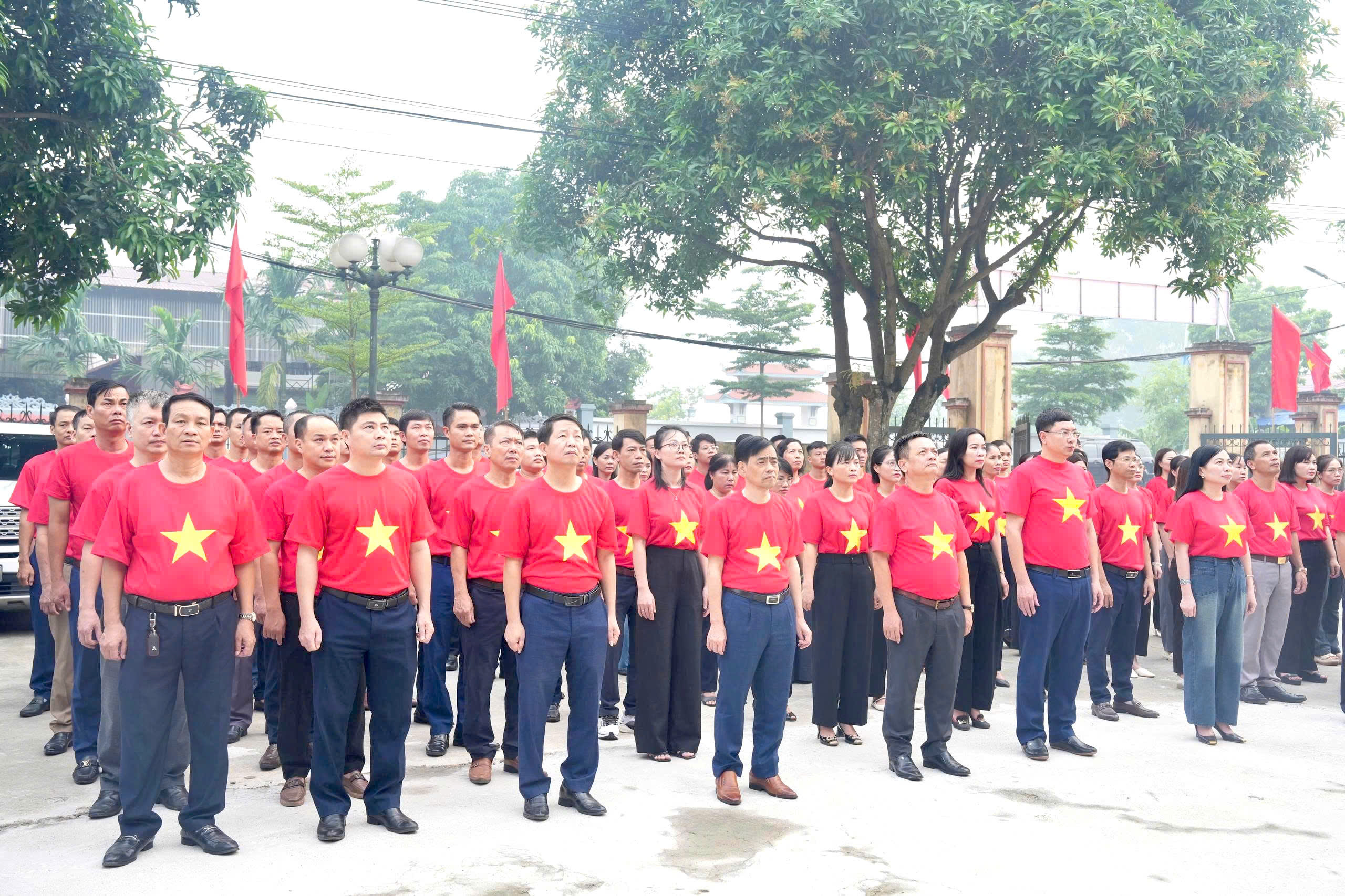 XÃ TRIỆU VIỆT VƯƠNG TỔ CHỨC LỄ CHÀO CỜ “TÔI YÊU TỔ QUỐC QUÊ HƯƠNG TÔI”