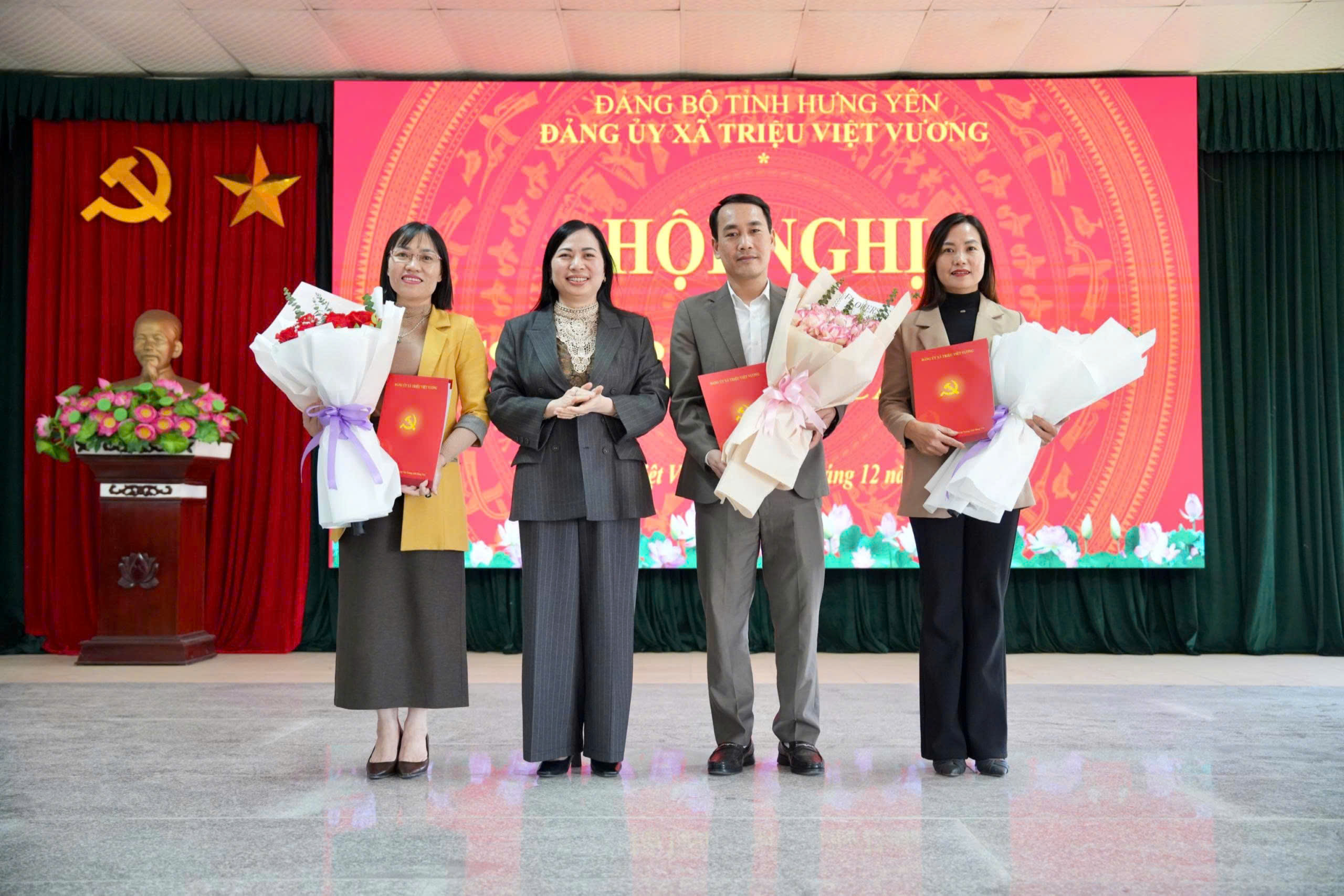 ĐẢNG ỦY XÃ TRIỆU VIỆT VƯƠNG CÔNG BỐ CÁC QUYẾT ĐỊNH VỀ CÔNG TÁC CÁN BỘ