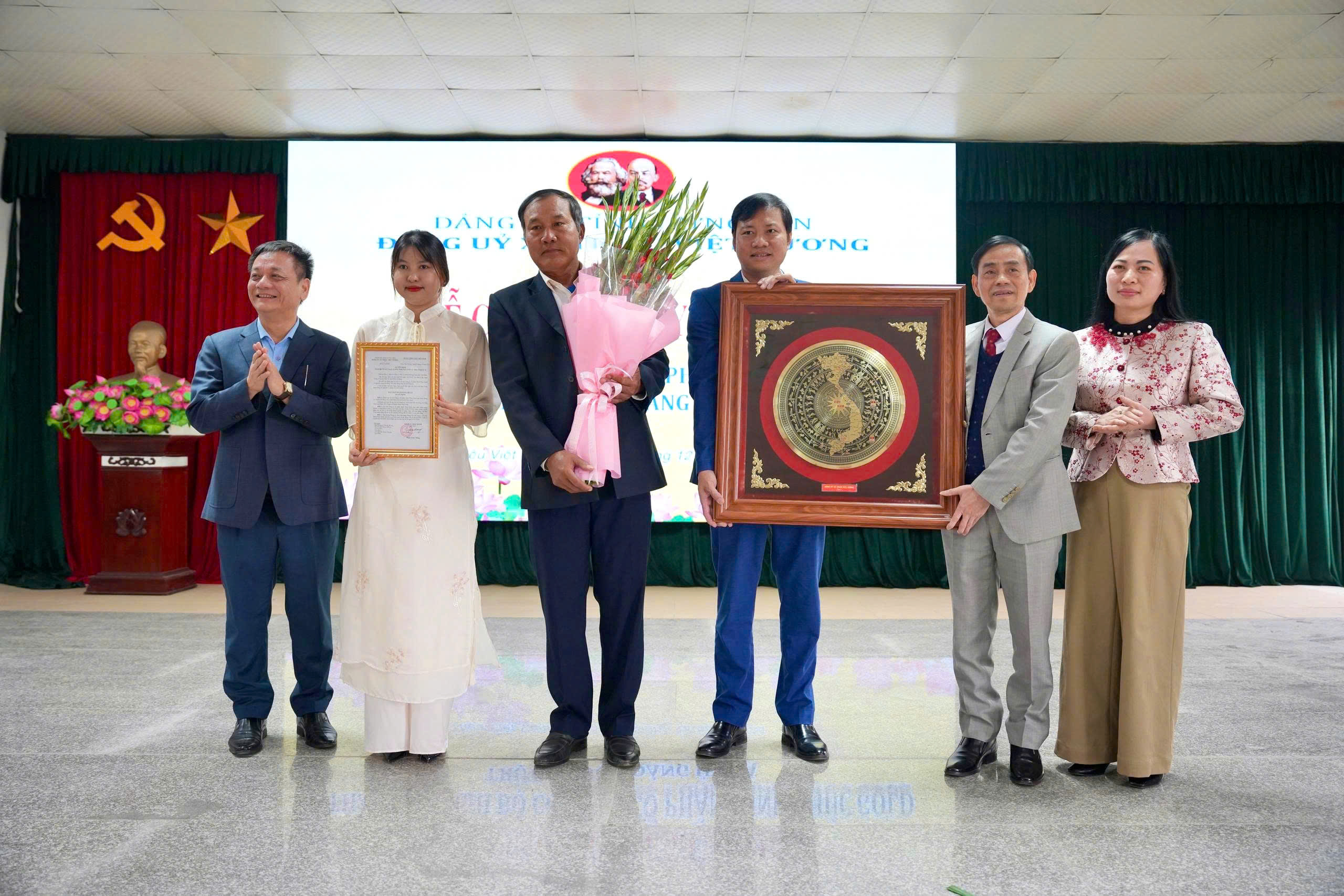 ĐẢNG ỦY XÃ TRIỆU VIỆT VƯƠNG TỔ CHỨC LỄ CÔNG BỐ QUYẾT ĐỊNH THÀNH LẬP CHI BỘ CÔNG TY CỔ PHẦN MINH PHÚC GOLD