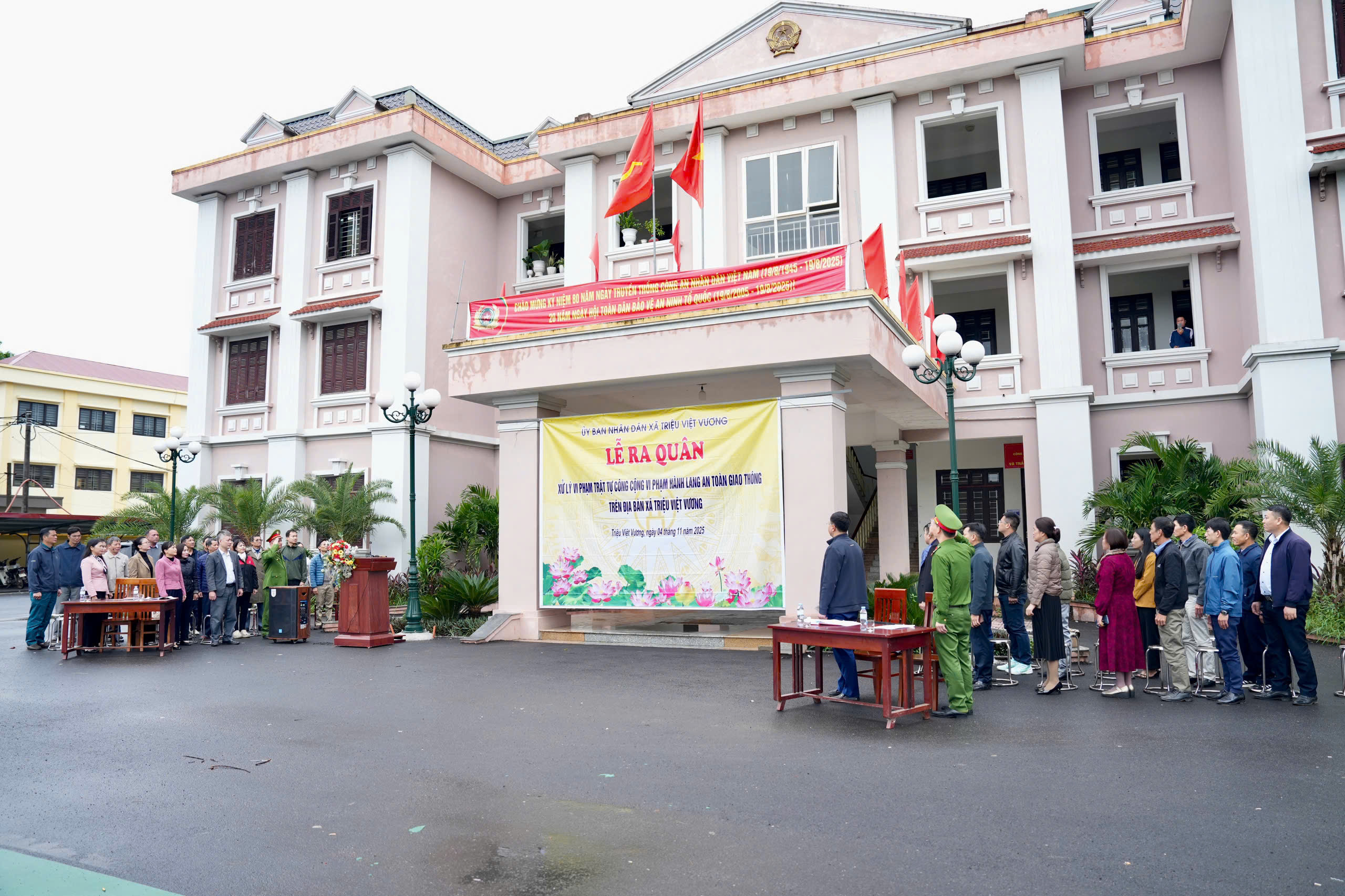 XÃ TRIỆU VIỆT VƯƠNG RA QUÂN XỬ LÝ VI PHẠM TRẬT TỰ CÔNG CỘNG VÀ HÀNH LANG AN TOÀN GIAO THÔNG