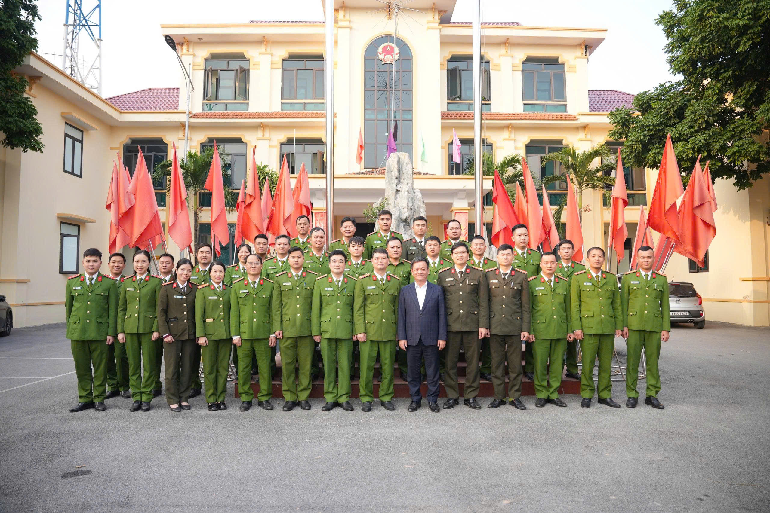 CÔNG AN XÃ TRIỆU VIỆT VƯƠNG TỔNG KẾT CÔNG TÁC NĂM 2025, TRIỂN KHAI NHIỆM VỤ NĂM 2026
