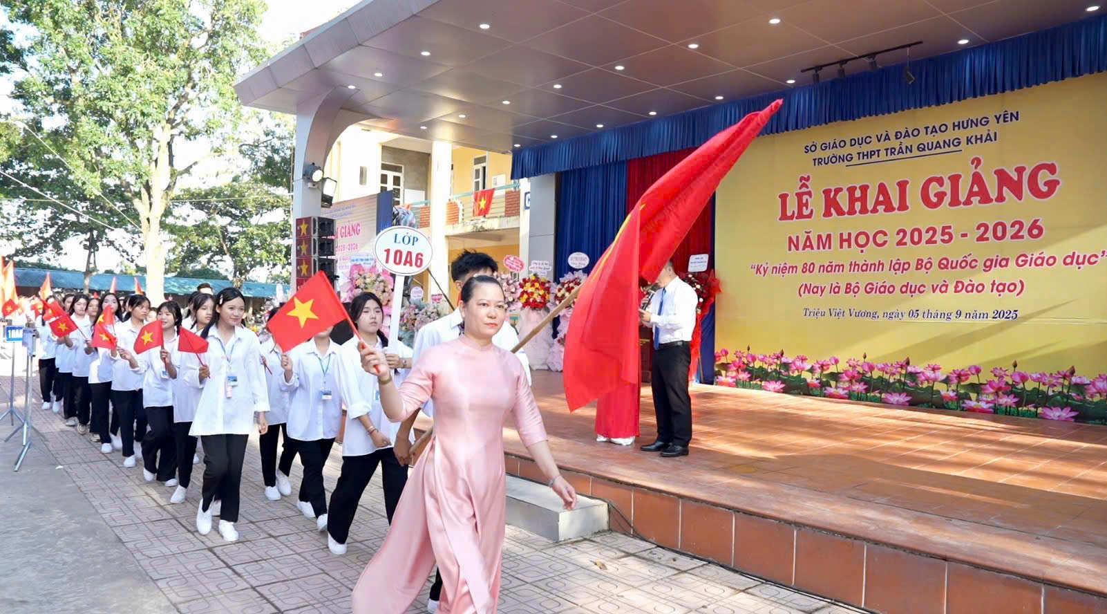 CÁC ĐỒNG CHÍ LÃNH ĐẠO XÃ TRIỆU VIỆT VƯƠNG DỰ LỄ KHAI GIẢNG NĂM HỌC 2025 – 2026