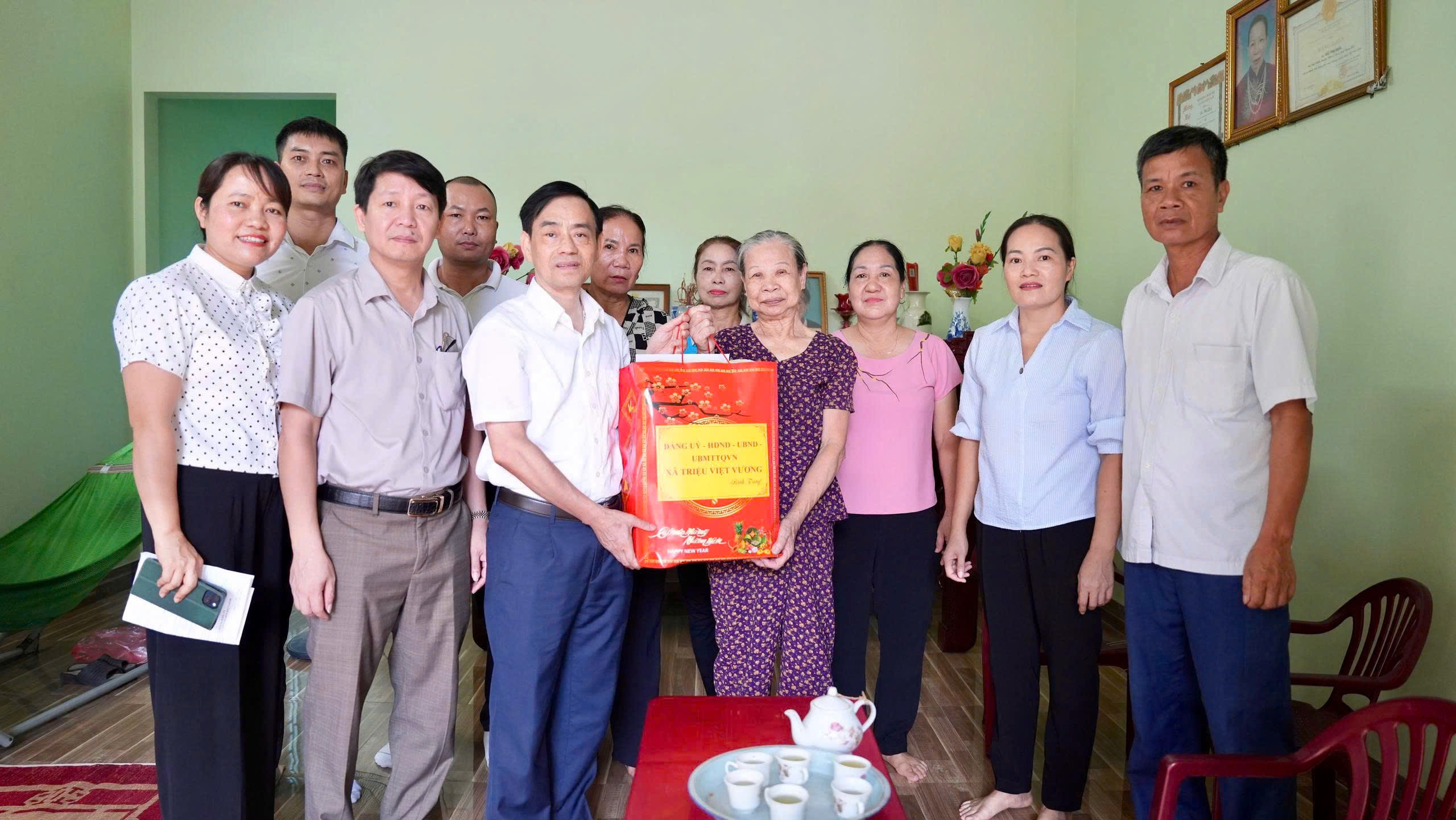 XÃ TRIỆU VIỆT VƯƠNG THÀNH LẬP 6 ĐOÀN THĂM, TẶNG QUÀ NGƯỜI CÓ CÔNG VỚI CÁCH MẠNG NHÂN DỊP KỶ NIỆM 79 NĂM NGÀY THƯƠNG BINH, LIỆT SĨ, 27/7/1947 - 27/7/2026