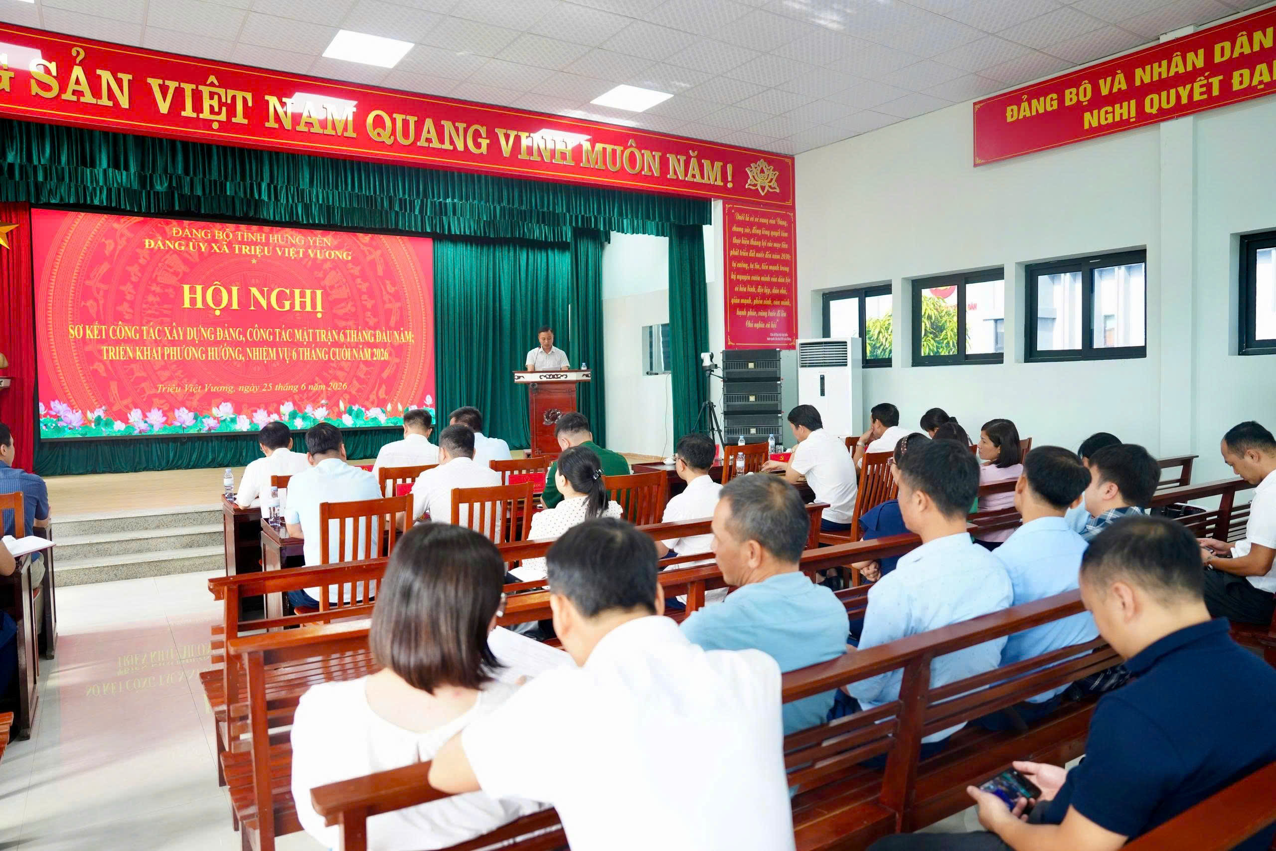 ĐẢNG ỦY XÃ TRIỆU VIỆT VƯƠNG TỔ CHỨC HỘI NGHỊ SƠ KẾT CÔNG TÁC XÂY DỰNG ĐẢNG VÀ CÔNG TÁC MẶT TRẬN 6 THÁNG ĐẦU NĂM 2026