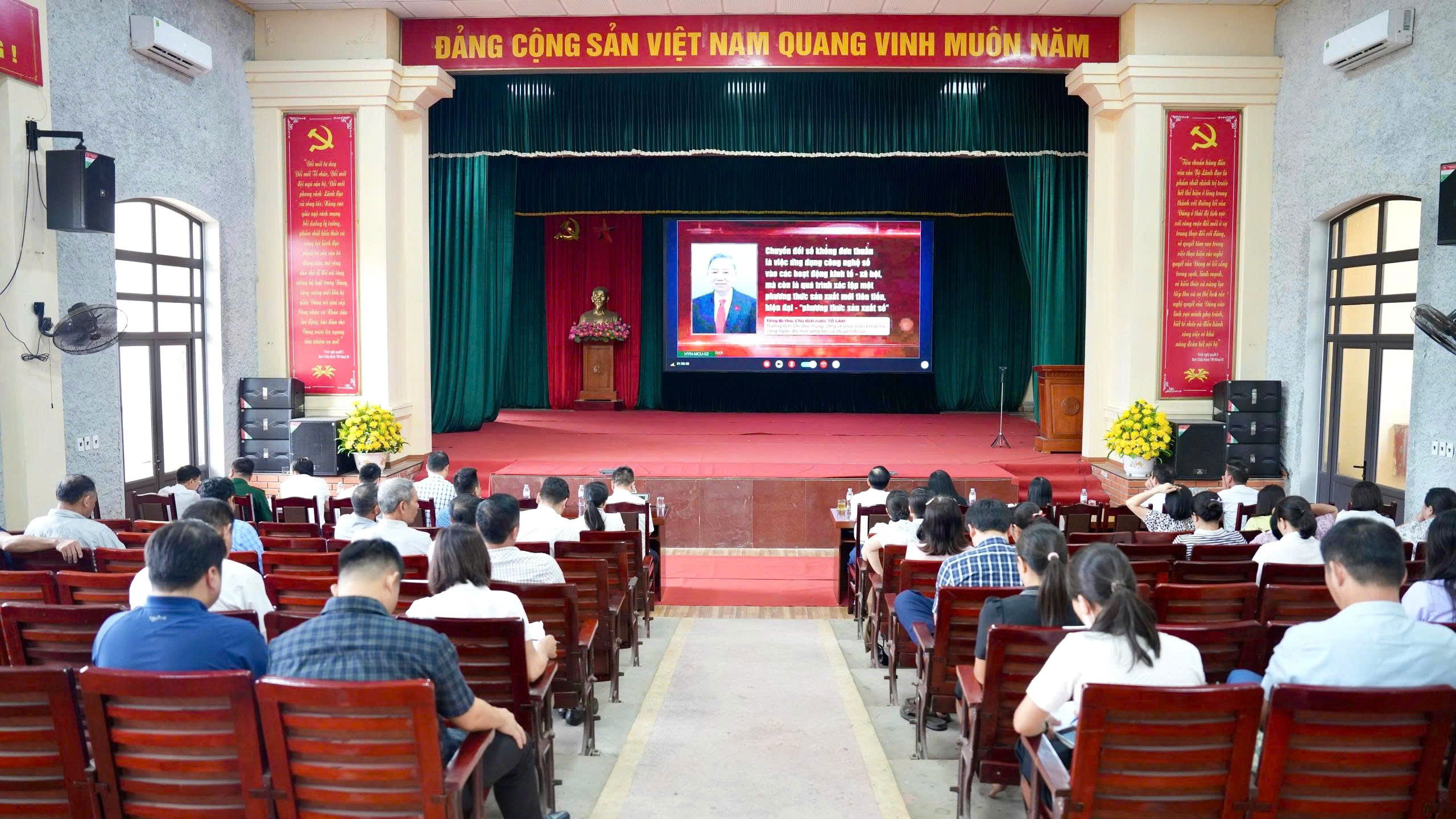 XÃ TRIỆU VIỆT VƯƠNG THAM DỰ TRỰC TUYẾN HỘI NGHỊ TOÀN QUỐC SƠ KẾT 1 NĂM 6 THÁNG TRIỂN KHAI THỰC HIỆN NGHỊ QUYẾT SỐ 57-NQ/TW