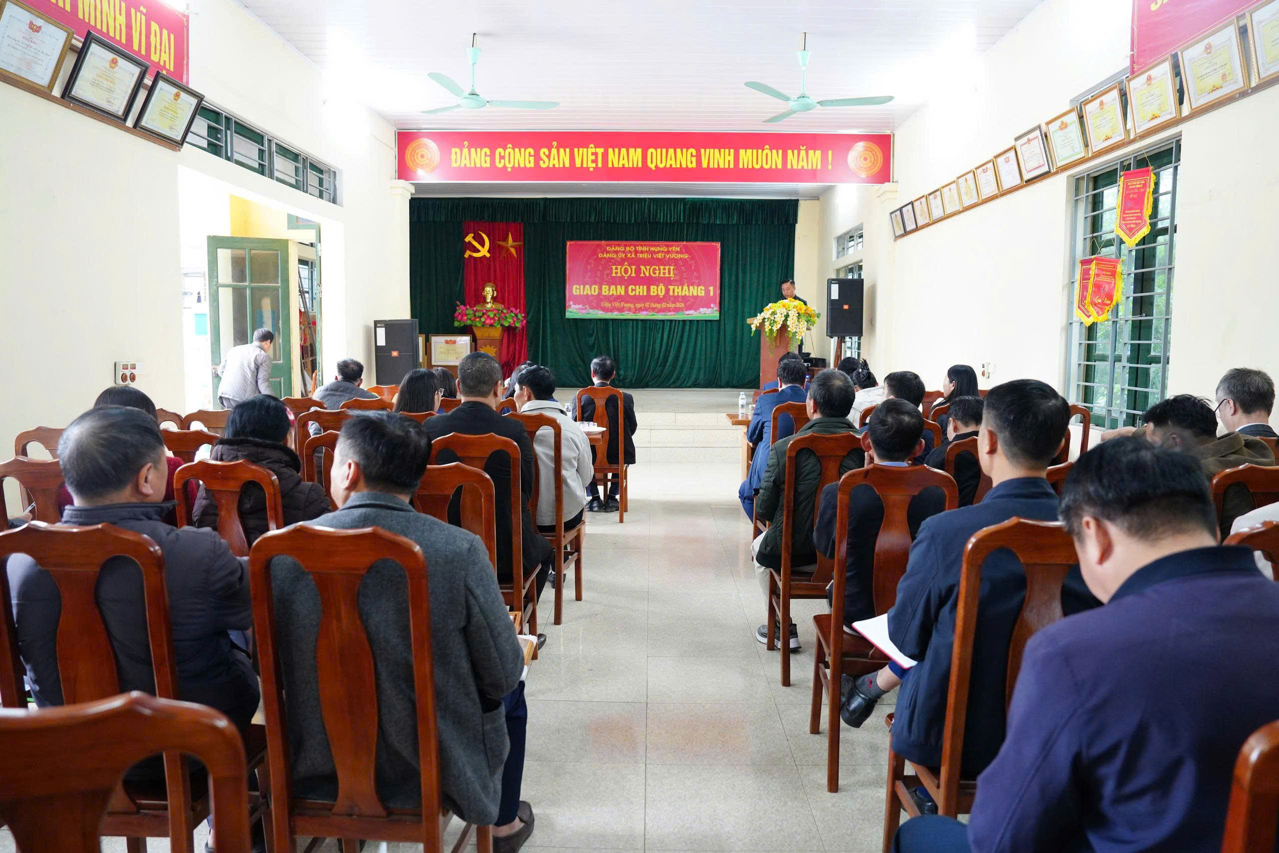 ĐẢNG ỦY XÃ TRIỆU VIỆT VƯƠNG TỔ CHỨC HỘI NGHỊ GIAO BAN CHI BỘ THÁNG 01 NĂM 2026