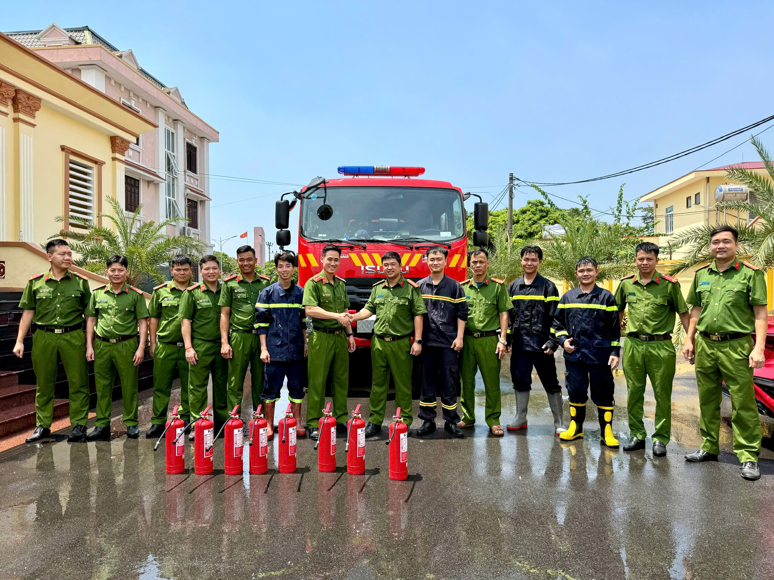 XÃ TRIỆU VIỆT VƯƠNG TỔ CHỨC LỚP TẬP HUẤN TĂNG CƯỜNG CÔNG TÁC PHÒNG CHÁY, CHỮA CHÁY VÀ CỨU NẠN, CỨU HỘ - TRÁCH NHIỆM CỦA TOÀN DÂN