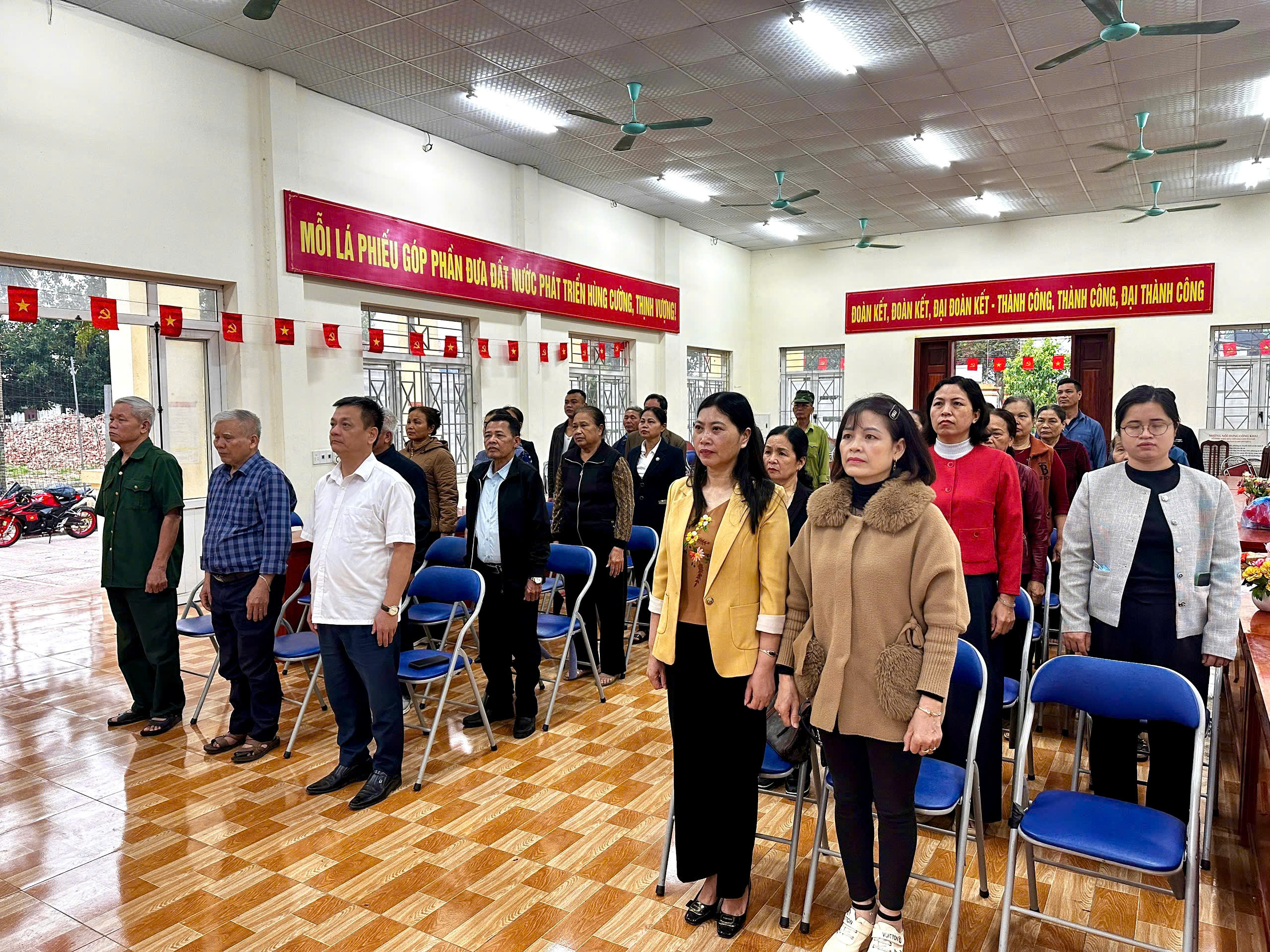 XÃ TRIỆU VIỆT VƯƠNG VẬN HÀNH THỬ NGHIỆM CHƯƠNG TRÌNH KHAI MẠC VÀ THỰC HÀNH QUY TRÌNH BỎ PHIẾU BẦU CỬ