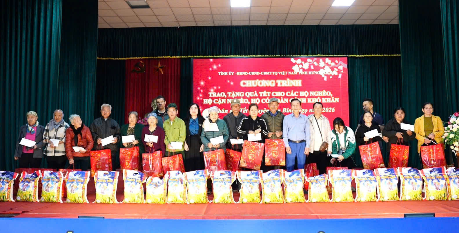 XÃ TRIỆU VIỆT VƯƠNG TRAO 434 SUẤT QUÀ TẾT CHO NGƯỜI NGHÈO, NGƯỜI CÓ HOÀN CẢNH KHÓ KHĂN NHÂN DỊP TẾT NGUYÊN ĐÁN BÍNH NGỌ 2026