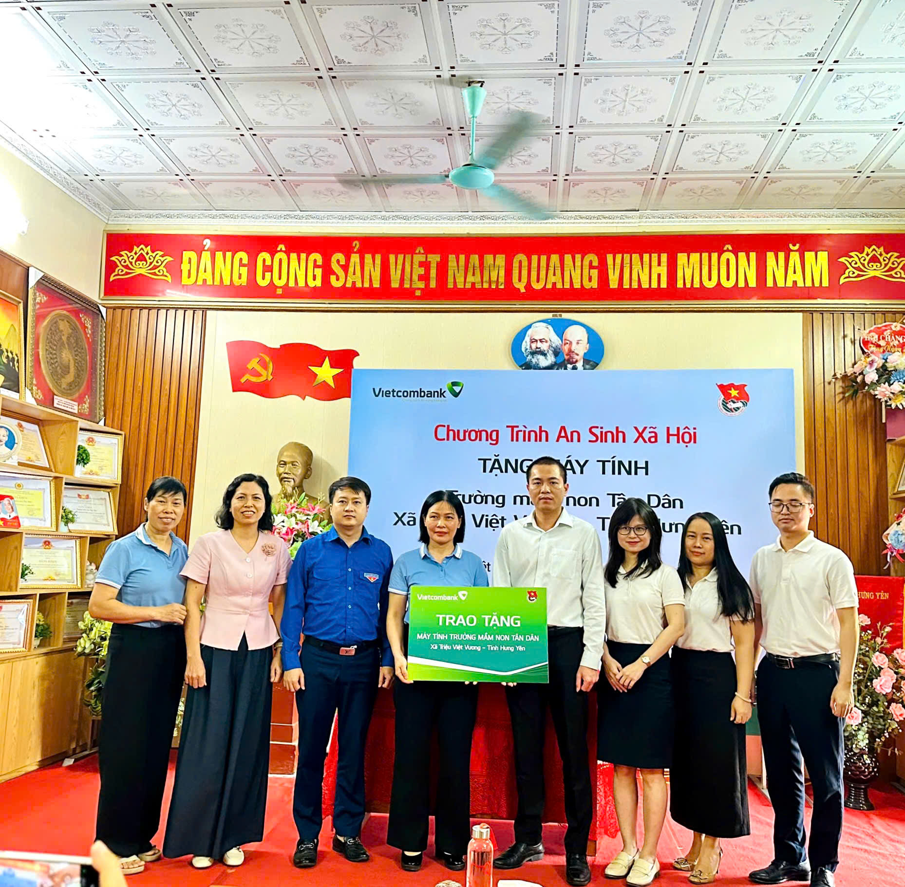NGÂN HÀNG TMCP NGOẠI THƯƠNG VIỆT NAM TRAO TẶNG 14 BỘ MÁY TÍNH CHO TRƯỜNG MẦM NON TÂN DÂN