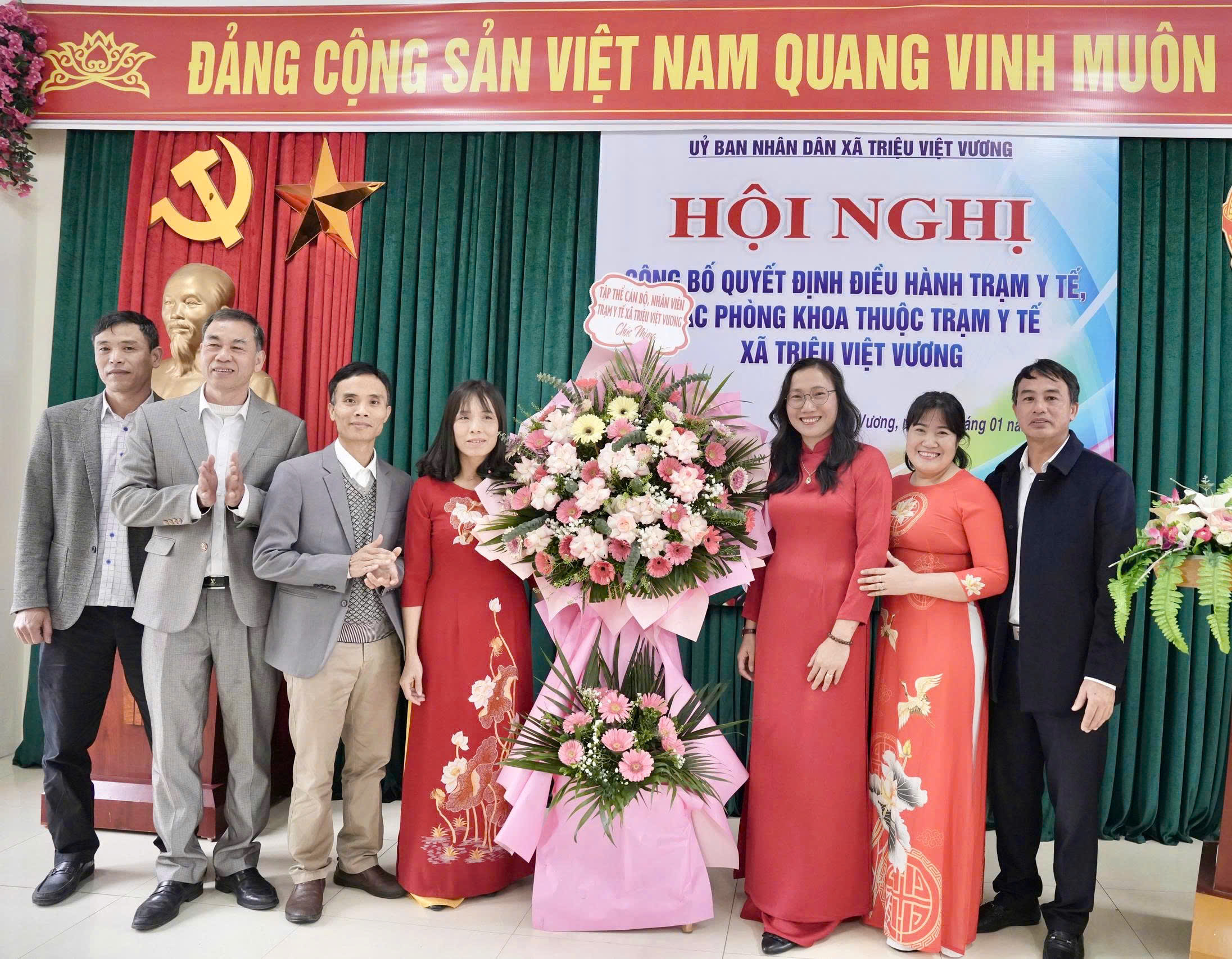 HỘI NGHỊ CÔNG BỐ QUYẾT ĐỊNH ĐIỀU HÀNH TRẠM Y TẾ VÀ CÁC PHÒNG KHOA THUỘC TRẠM Y TẾ XÃ TRIÊU VIỆT VƯƠNG