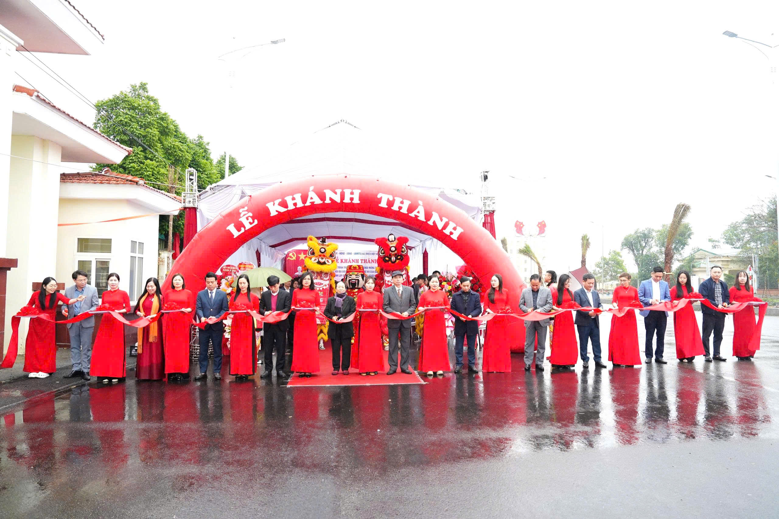XÃ TRIỆU VIỆT VƯƠNG TỔ CHỨC LỄ KHÁNH THÀNH CÁC CÔNG TRÌNH TRỌNG ĐIỂM CHÀO MỪNG THÀNH CÔNG ĐẠI HỘI ĐẠI BIỂU TOÀN QUỐC LẦN THỨ XIV CỦA ĐẢNG, KỶ NIỆM 96 NĂM NGÀY THÀNH LẬP ĐẢNG CỘNG SẢN VIỆT NAM VÀ GẶP MẶT TẤT NIÊN ẤT TỴ