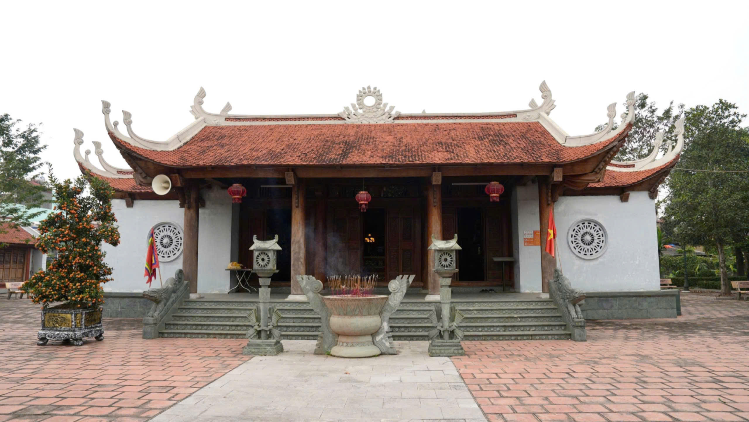 DÂNG HƯƠNG TẠI ĐỀN THỜ ĐỨC VUA TRIỆU VIỆT VƯƠNG VÀ ĐỘNG VIÊN HỌC SINH THAM GIA KỲ THI HỌC SINH GIỎI LỚP 9 CẤP TỈNH, NĂM HỌC 2025-2026