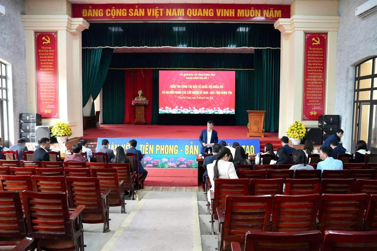 PHÓ CHỦ TỊCH THƯỜNG TRỰC HĐND TỈNH LÊ XUÂN TIẾN KIỂM TRA CÔNG TÁC BẦU CỬ TẠI MỘT SỐ ĐỊA PHƯƠNG