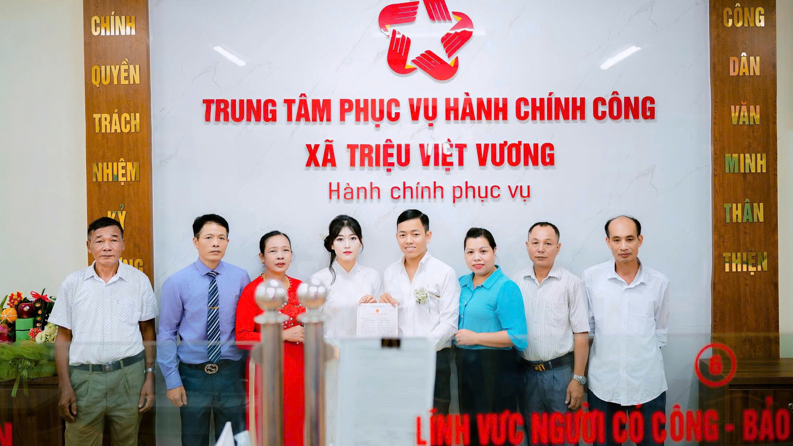 VUI VẺ – ẤM ÁP ĐĂNG KÝ KẾT HÔN TẠI TRUNG TÂM HÀNH CHÍNH CÔNG XÃ TRIỆU VIỆT VƯƠNG